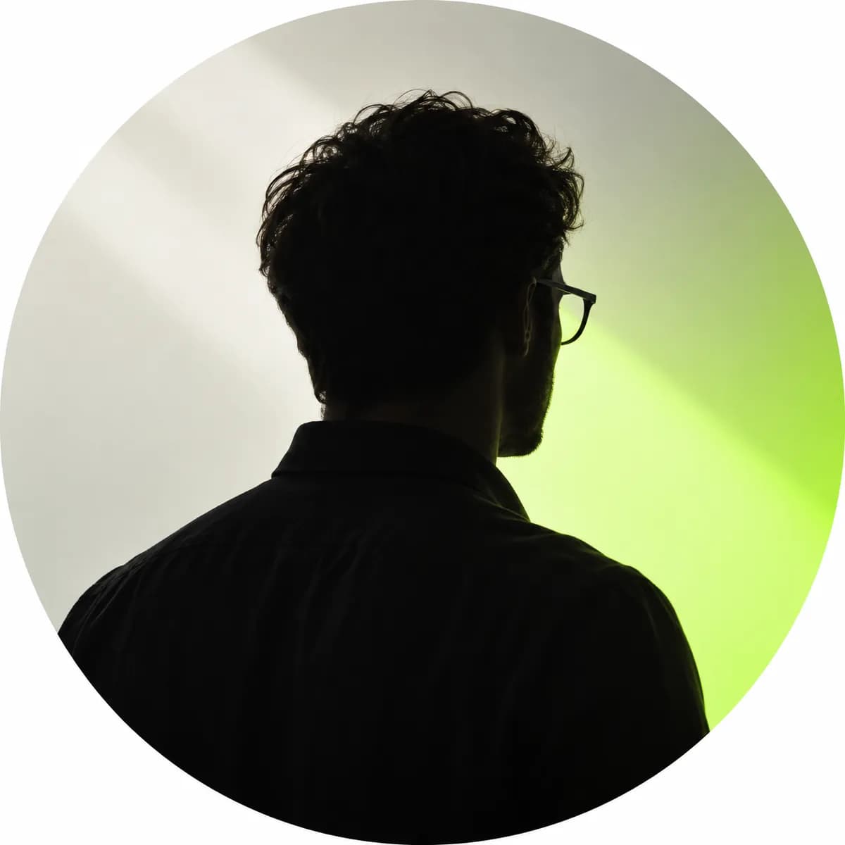 Abstract circular portrait silhouette representing Cedric Gustavo Ravache